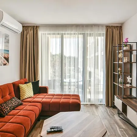 The Shangri-la Flat 公寓 *