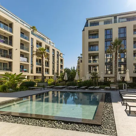 The Shangri-la Flat Apartment