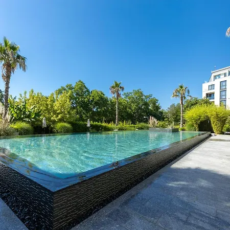 The Shangri-la Flat Apartment *