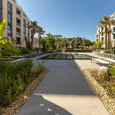 The Shangri-la Flat Apartment