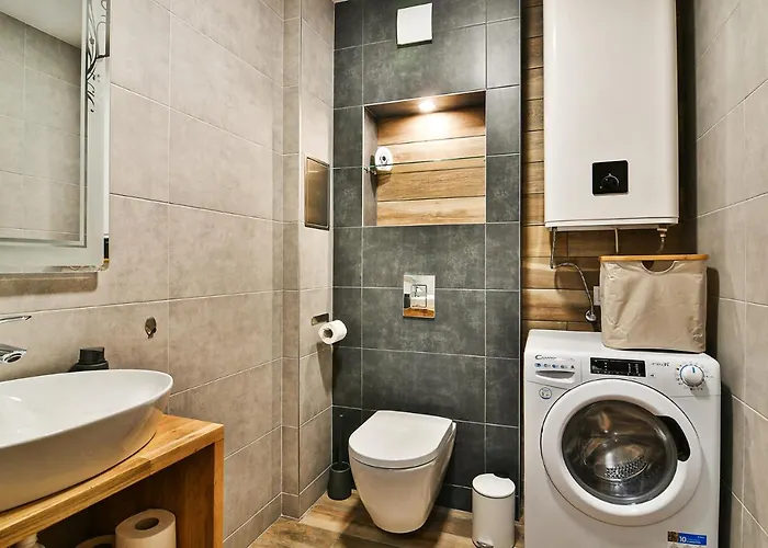 The Shangri-la Flat דירה