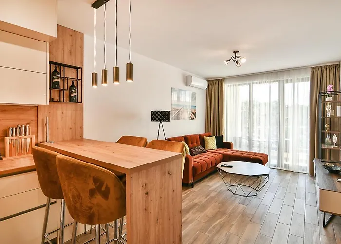 The Shangri-la Flat דירה